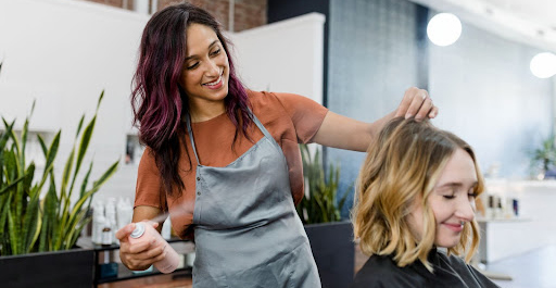 hairstylist with client